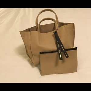 Ampersand as Apostrophe Half Tote